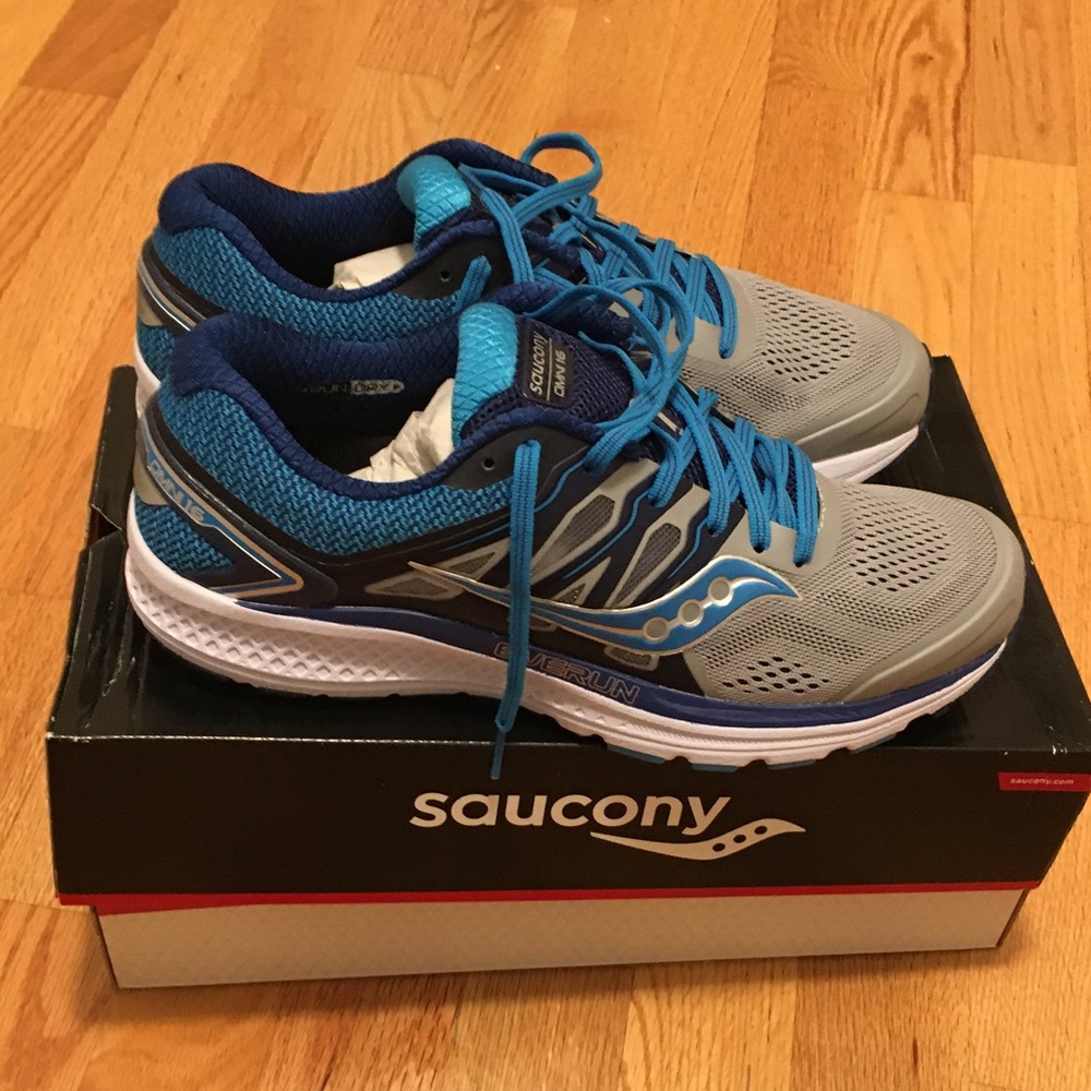 NWT Saucony Omni Running shoes
